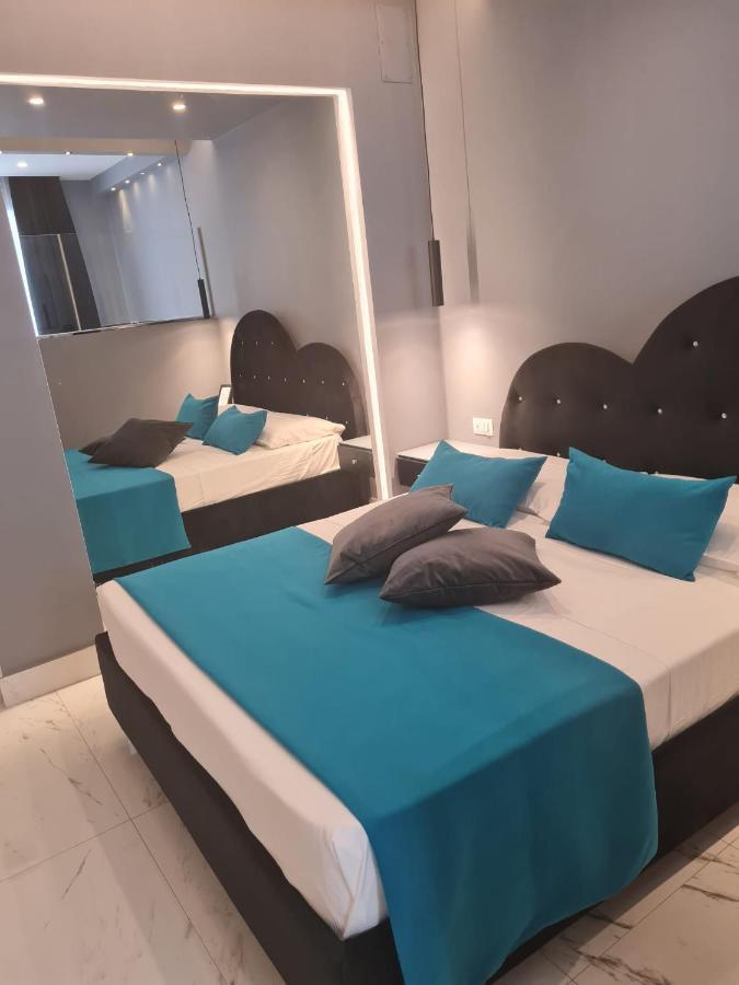Maliziusella Hotel Napoli Bagian luar foto