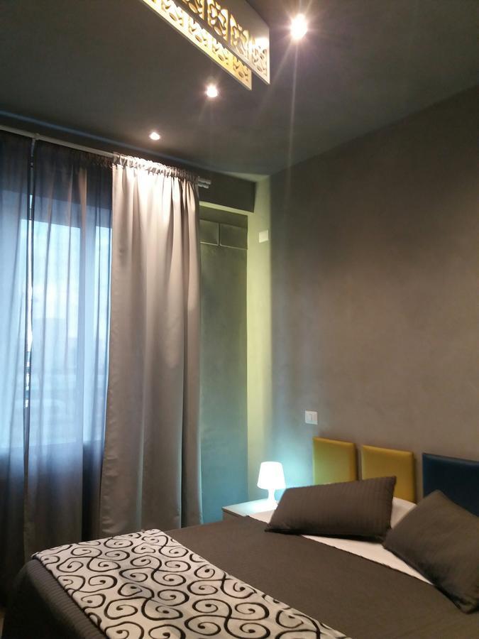 Maliziusella Hotel Napoli Bagian luar foto