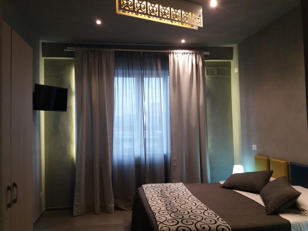 Maliziusella Hotel Napoli Bagian luar foto