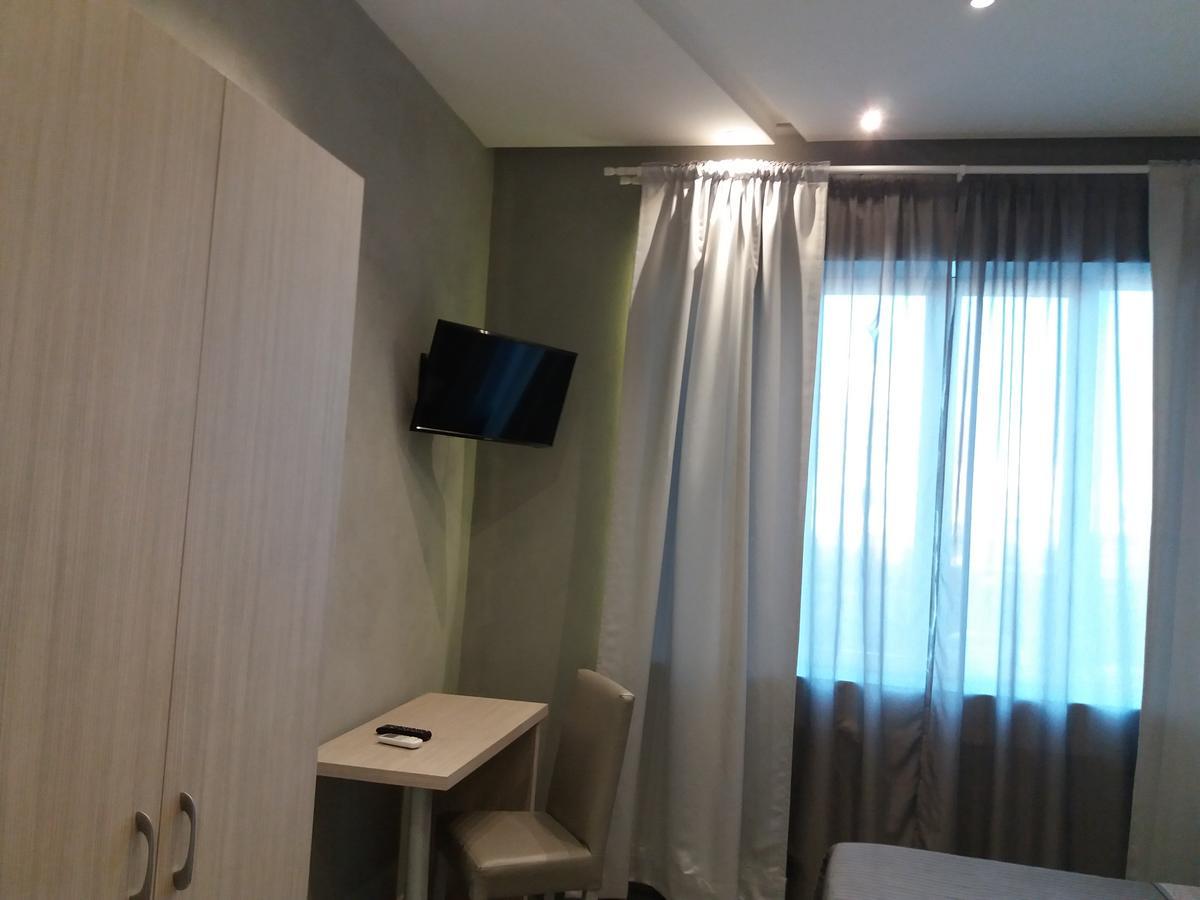 Maliziusella Hotel Napoli Bagian luar foto